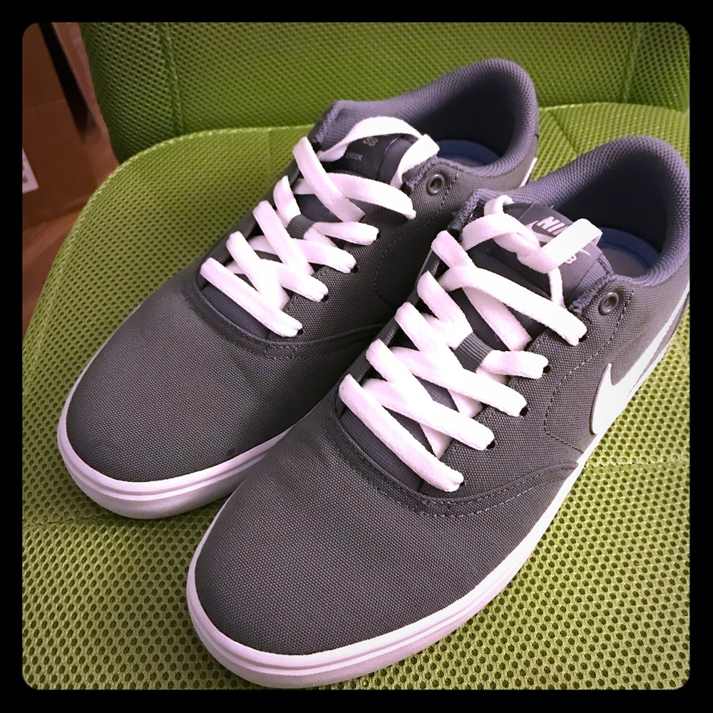 Nike SB Women’s Check SS Canvas 9M